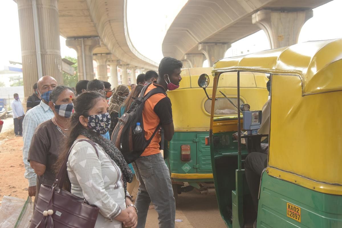 With the BMTC running a limited number of buses, many commuters had to depend on autos. Credit: DH Photo/B H Shivakumar