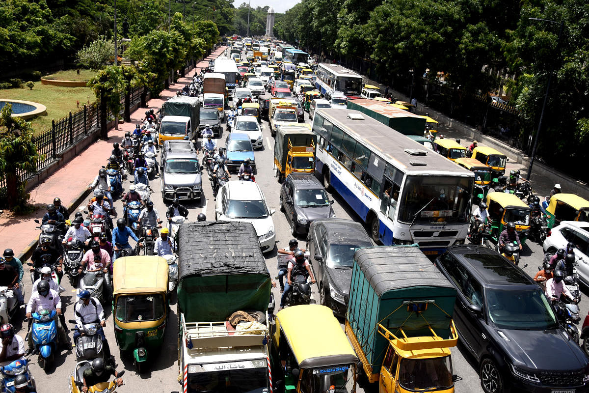 NR Square, the arterial road linking the pete areas to the cantonment, was chock-a-block. Credit: DH Photo/S K Dinesh