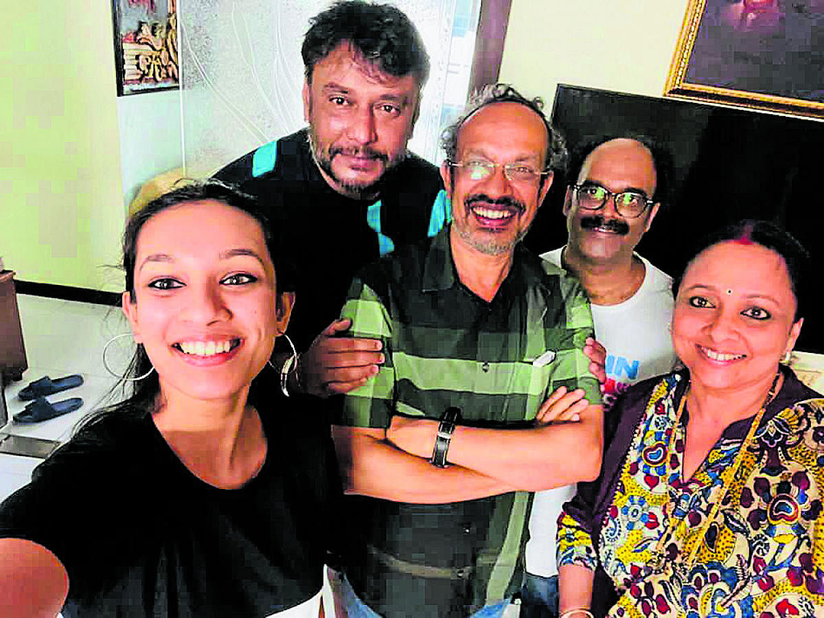 Darshan with director V Harikrishna, B Suresha, Shylaja Nag and Chandana.