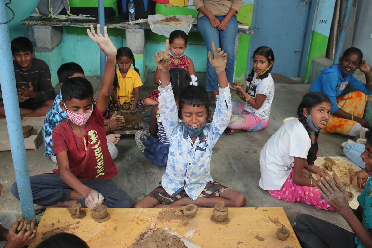 Children engage in a group activity at the Haadibadi Community Library in Bengaluru.