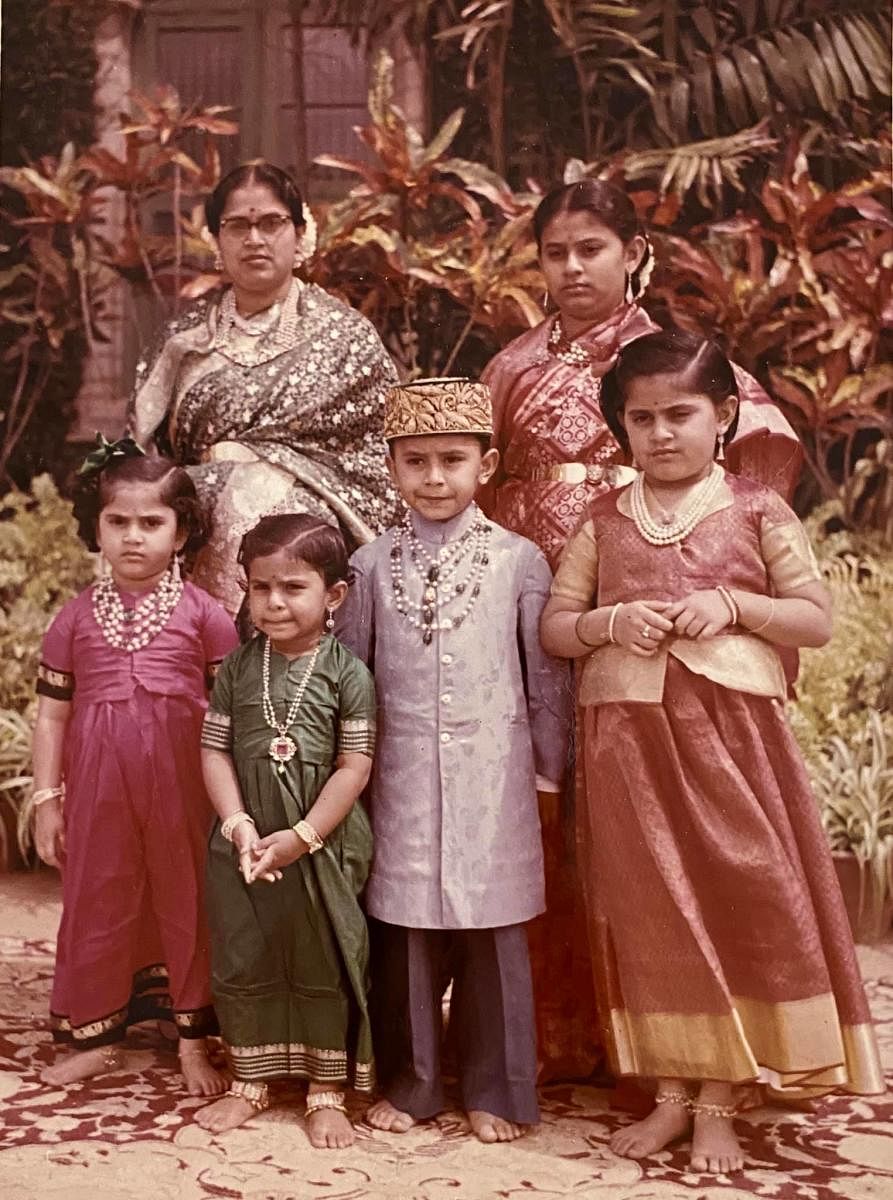 Tripura Sundari Ammani with their children. Photo courtesy: Kamakshi Devi Wadiyar