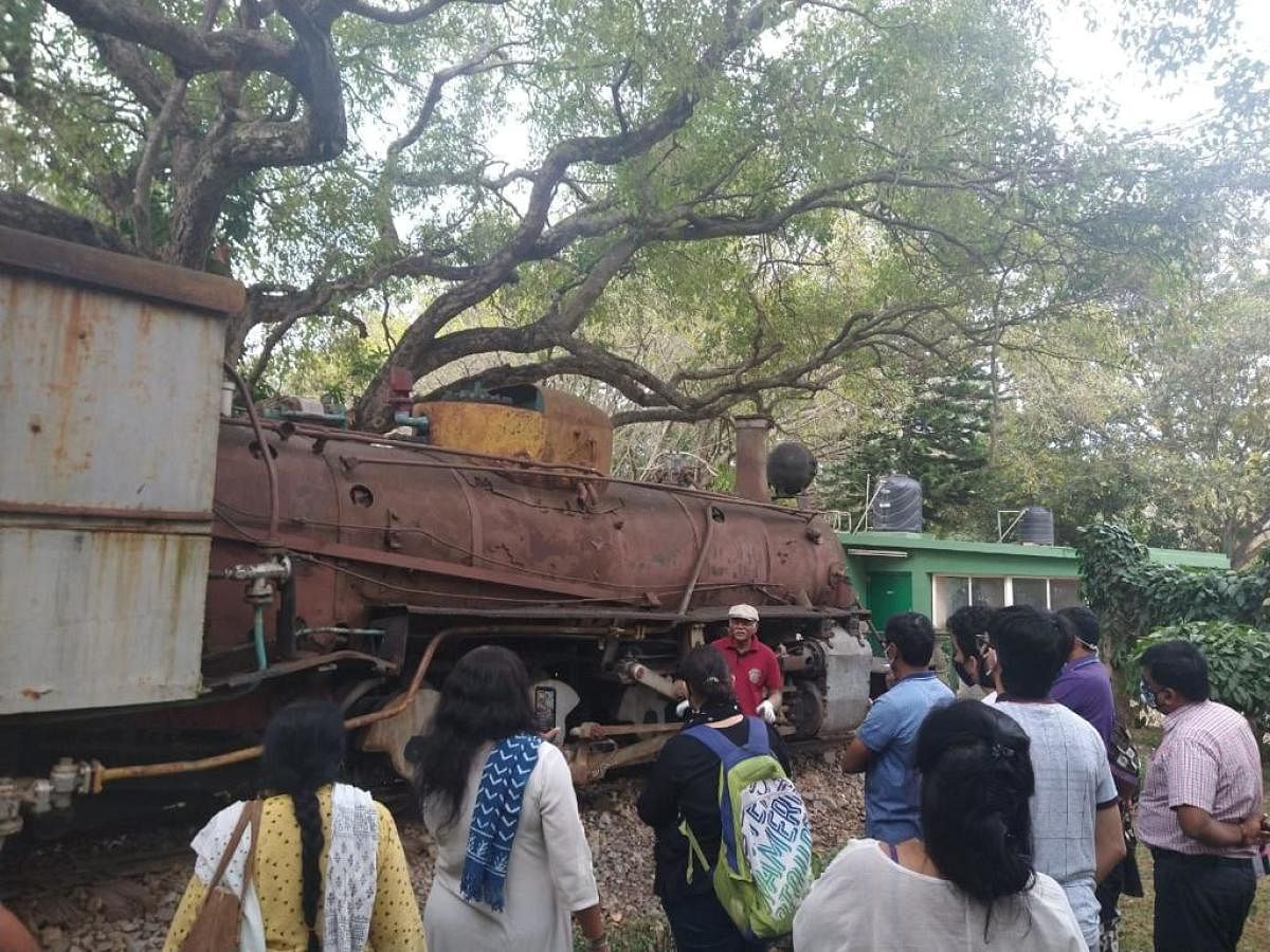 T R Raghunandan speaks to people about the steam engine at the park. Credit: DH Photo/Pushkar V and Heritage Beku