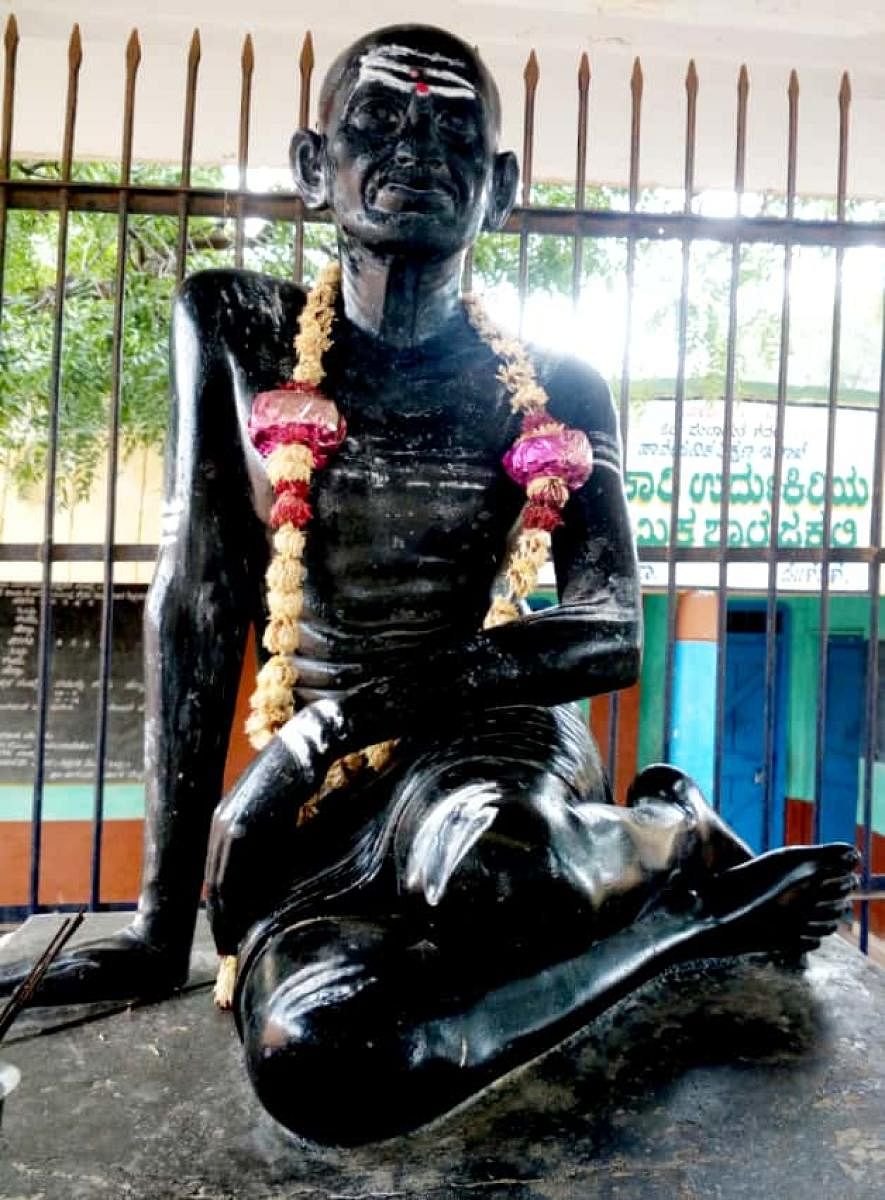 The Gandhi idol within the school premises at Jakkali. Photos by Balu Matcheri, Sangamesh Menasigi, Vaibhav Hanamshet
