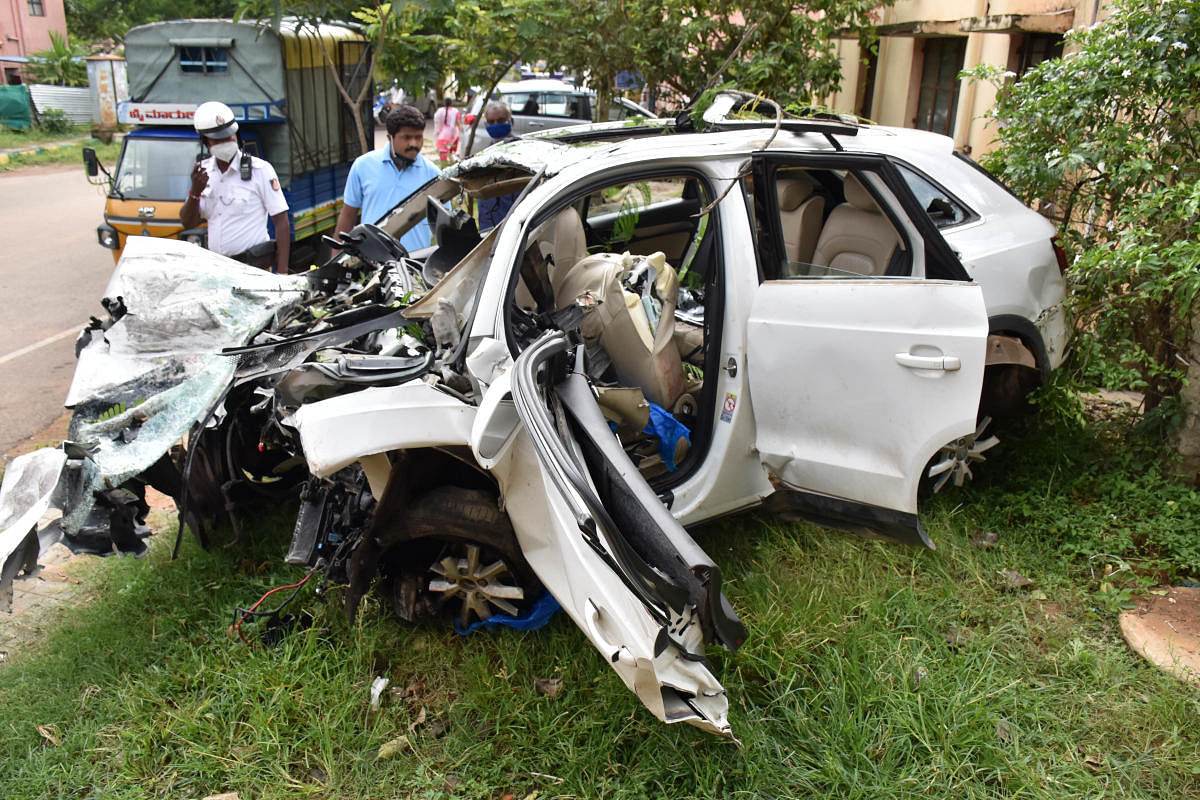Seven people include the son of Hosur MLA Prakaash Y of the DMK, Karunasagar were killed in a car accident at Koramangala in Bengaluru recently. A speeding Audi Q3 lost control, climbing onto the footpath before hitting a Punjab National Bank branch build