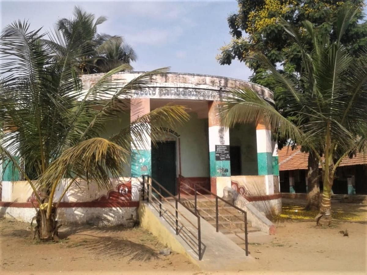 The government school building at Palahalli. Photos by author
