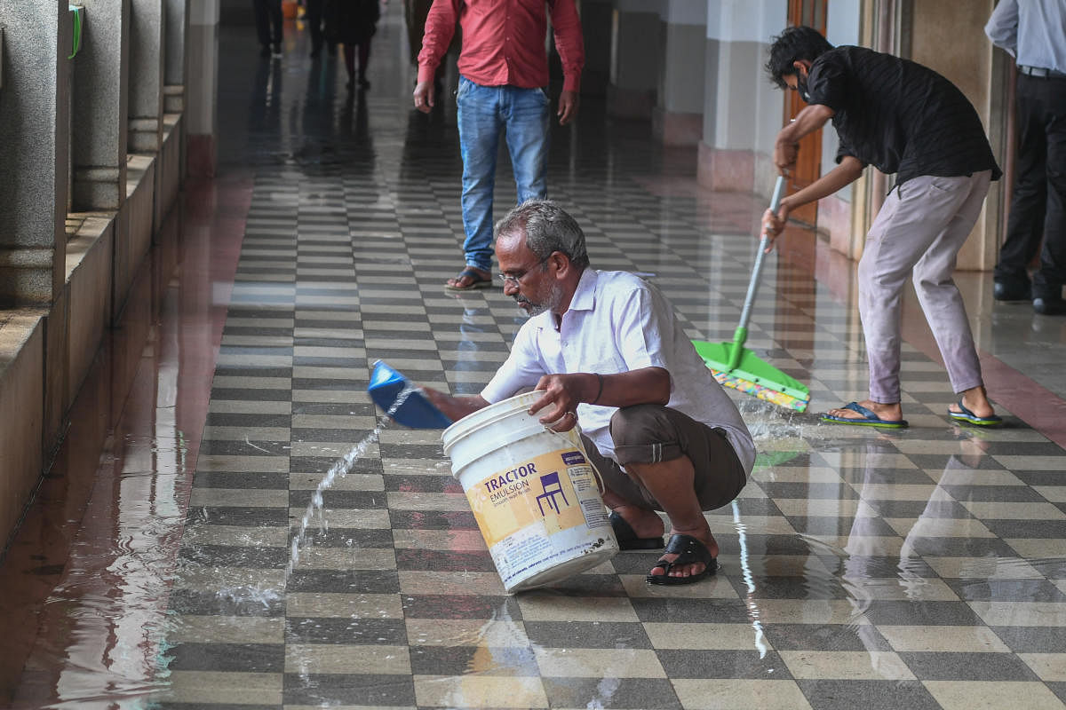 Workers clean Vidhana Soudha. Credit: DH Photo/S K Dinesh