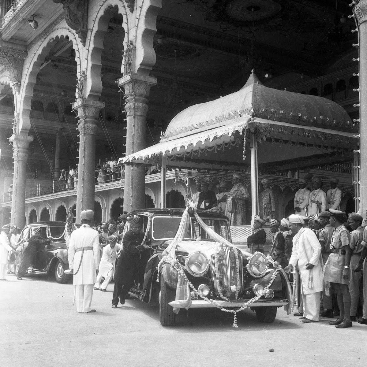 Maharaja Jayachamaraja Wadiyar (inside the canopy), during Ayudha Puja, as part of Dasara celebrations, at Mysuru Palace. Photo courtesy: Kamakshi Devi