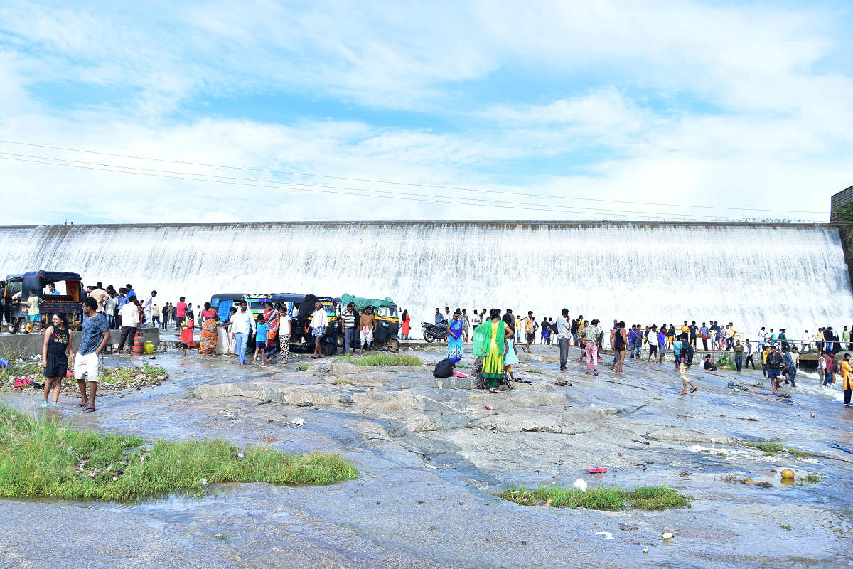 The spillway of Srinivasasagar lake on the outskirts of Chikkaballapur offers a breathtaking view. Credit: DH Photo