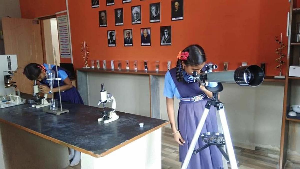 Students in the science lab