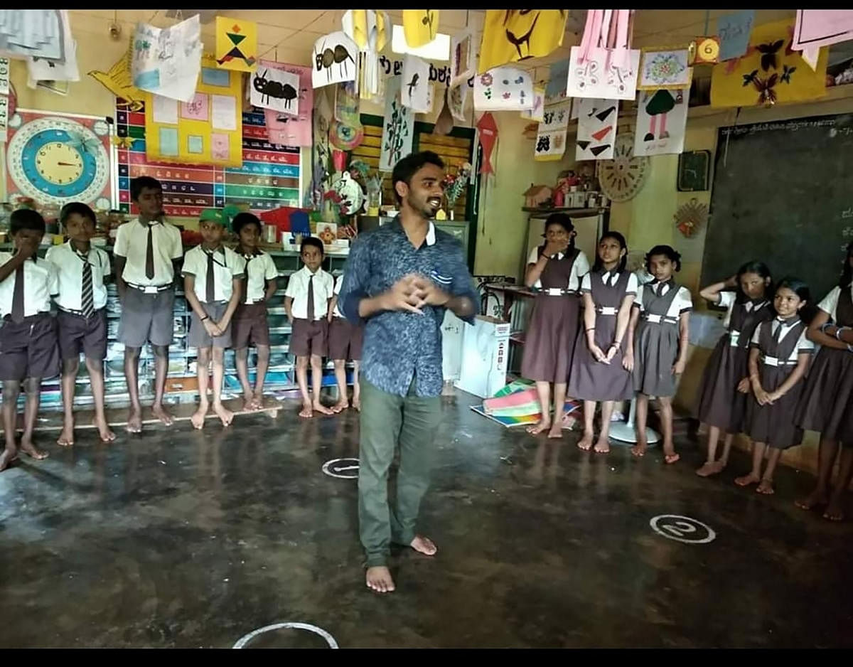 Folk artiste and writer Mohan Kumar N conducting a workshop for school children. Over the past decade, he has documented over a thousand folk songs from the Tumakuru region.