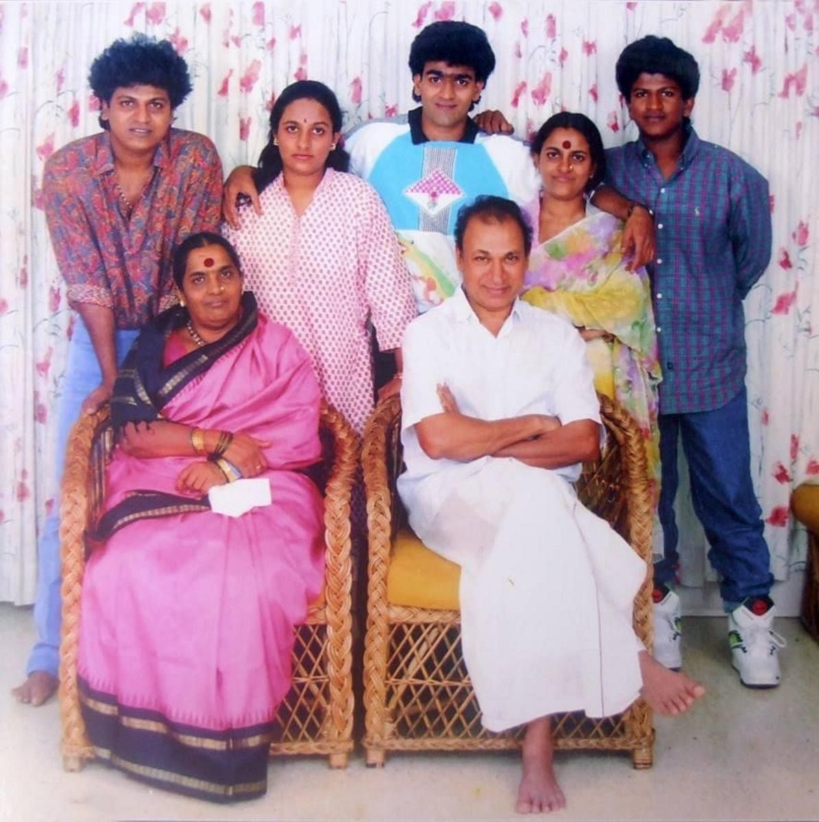 Shivarajkumar, Poornima, Raghavendra, Lakshmi, and Puneeth Rajkumar, with their parents Parvathamma and Dr Rajkumar.