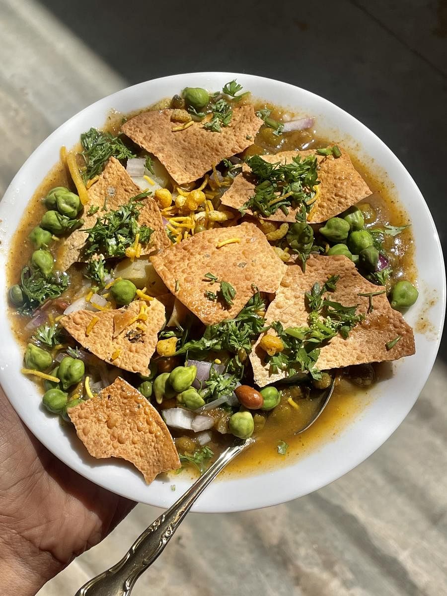 Green chickpeas masala puri