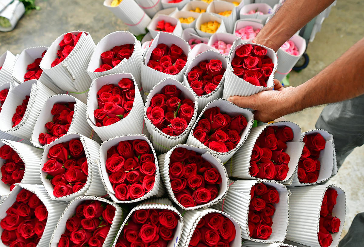 Packets of roses arranged for the auction. DH PHOTO/B K JANARDHAN