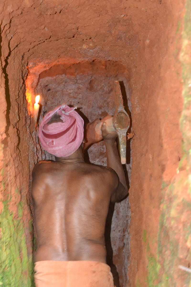 A suranga being dug. Photos by Shree Padre
