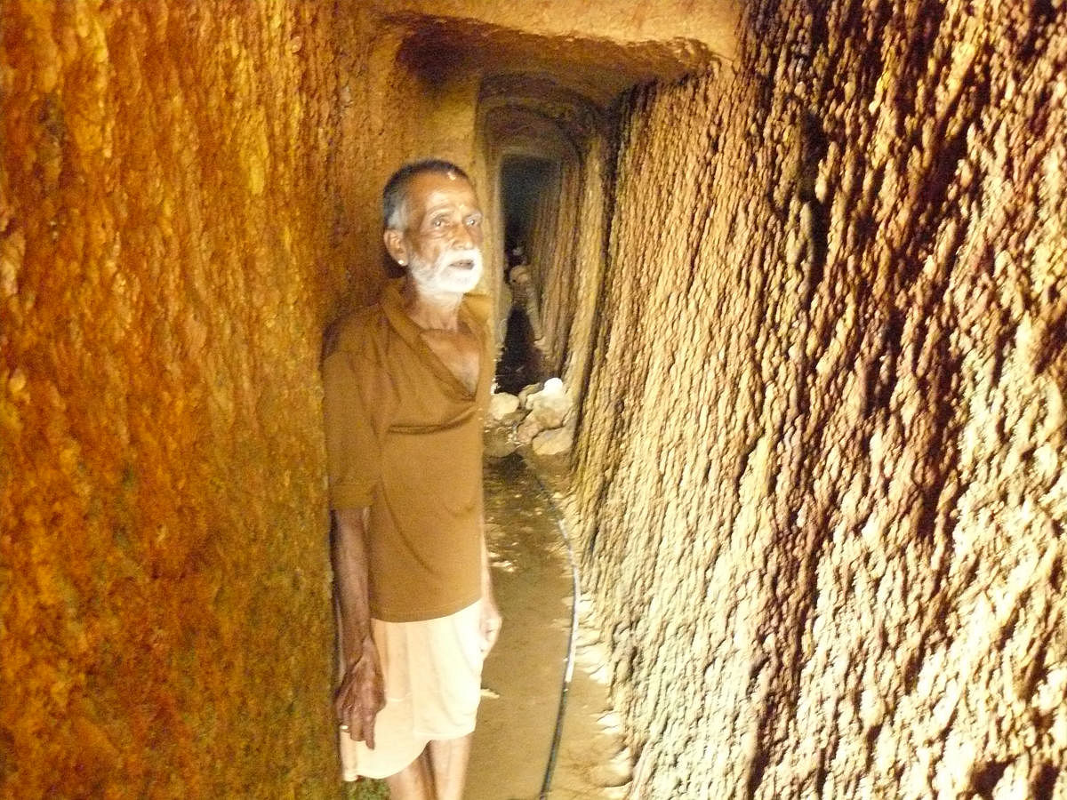 A local poses with a complete surangana. Photos by Shree Padre