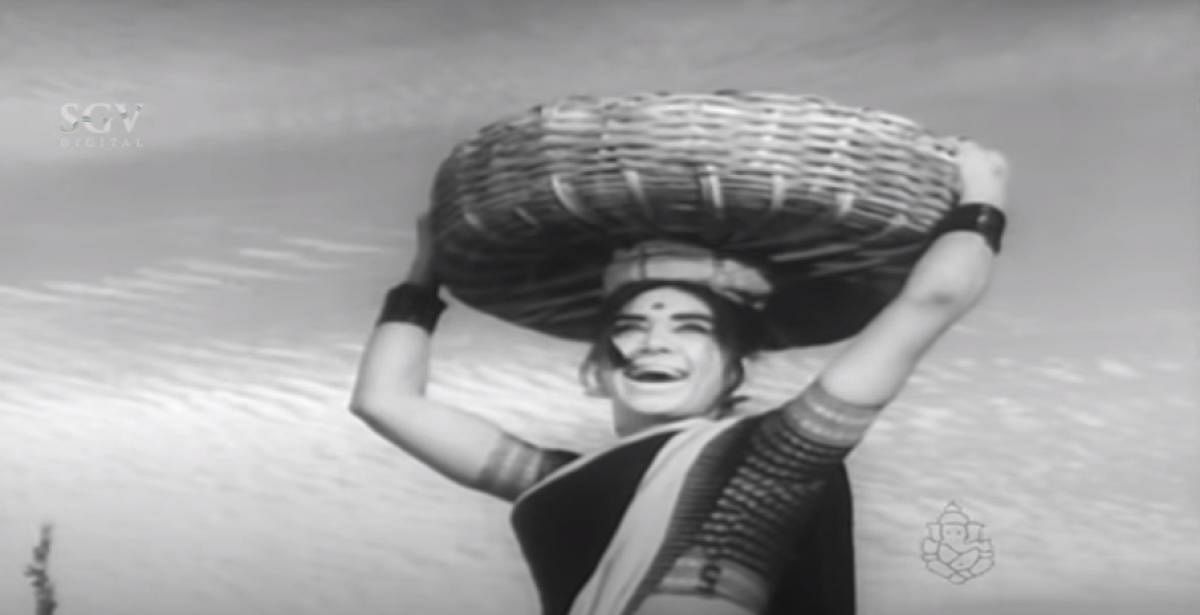 Kalpana in the song 'Kadle kayi' from the 1970 Kannada film 'Karulina Kare'.