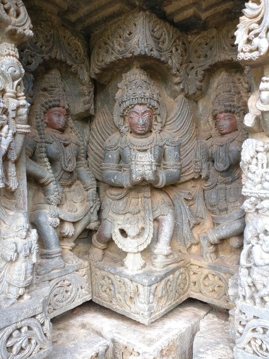 Corner image of Garuda at the Lakshminarasimha Temple, Nuggehalli. Credit: Srikumar M Menon
