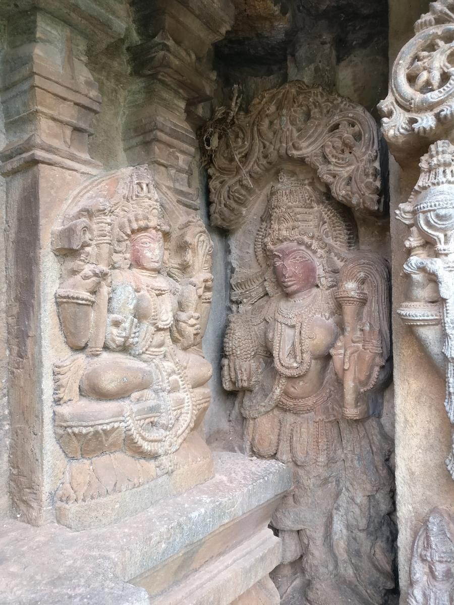 Another corner image at the Lakshminarasimha Temple, showing unfinished lower portion. Photo Srikumar Menon.