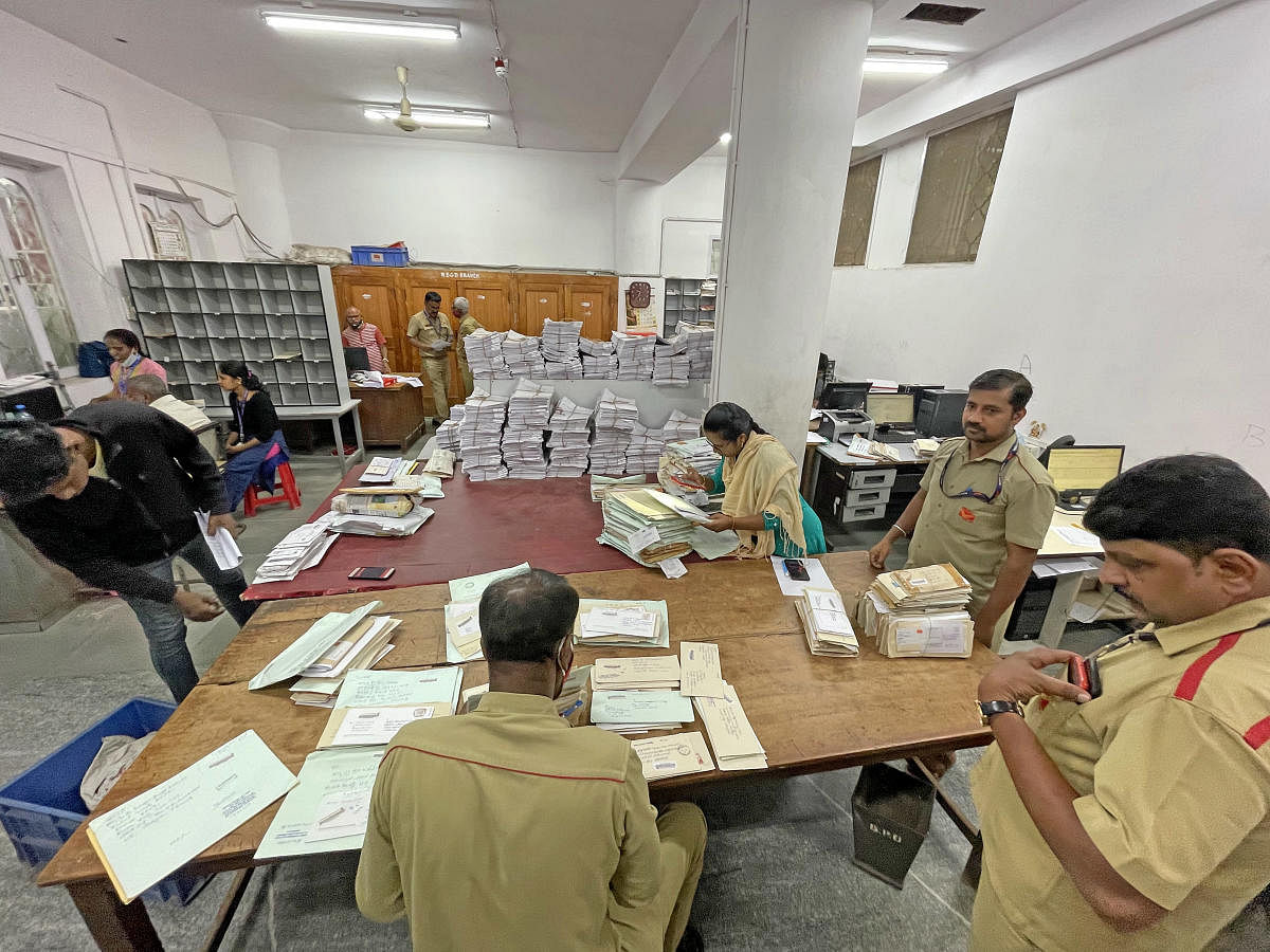 Around 8,000 articles, 5,000 Speed Post, over 3,000 registered posts and a thousand parcels are delivered from the GPO within the pincode of 560001 on a daily basis. Credit: DH Photo