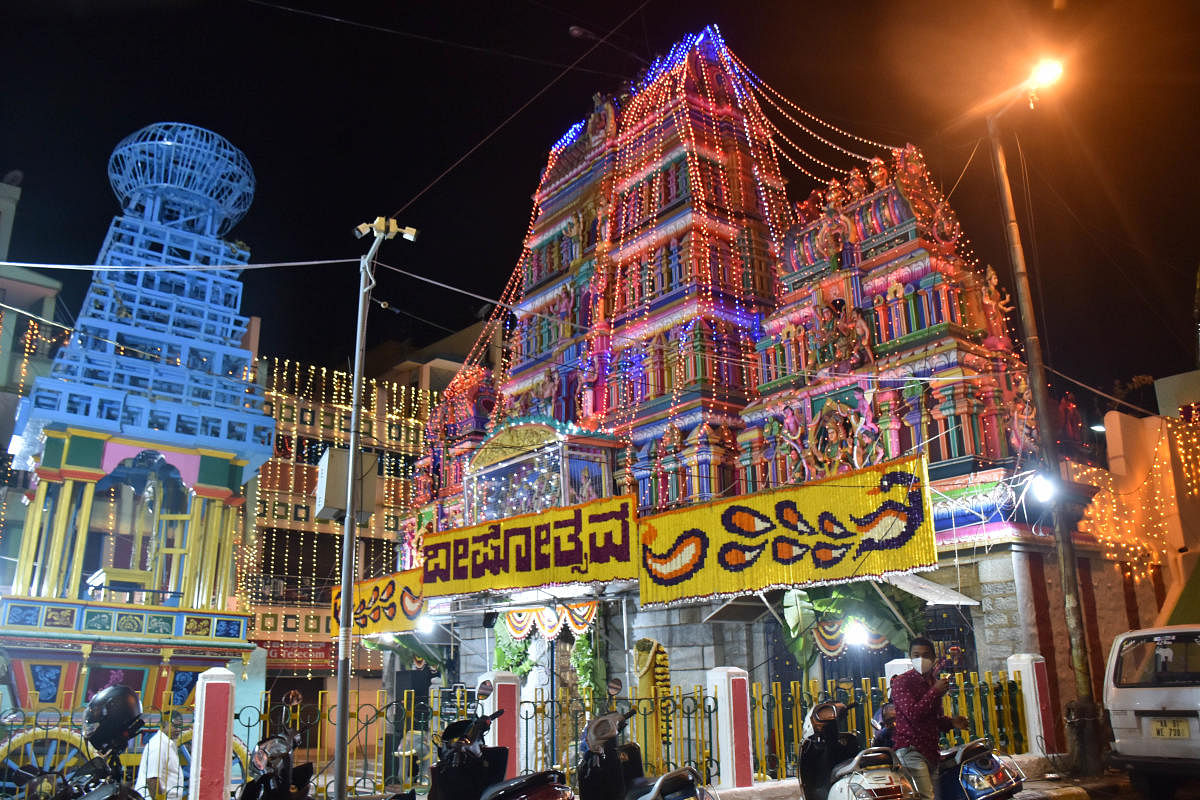 LOCUS: The Karaga procession of 18-20 km starts from Sree Dharmaraya Swamy Temple in Thigalarpet in old Bengaluru. Over 800 years old and built in Dravidian style, it is one of the few temples dedicated to the Pandavas and their wife Draupadi.