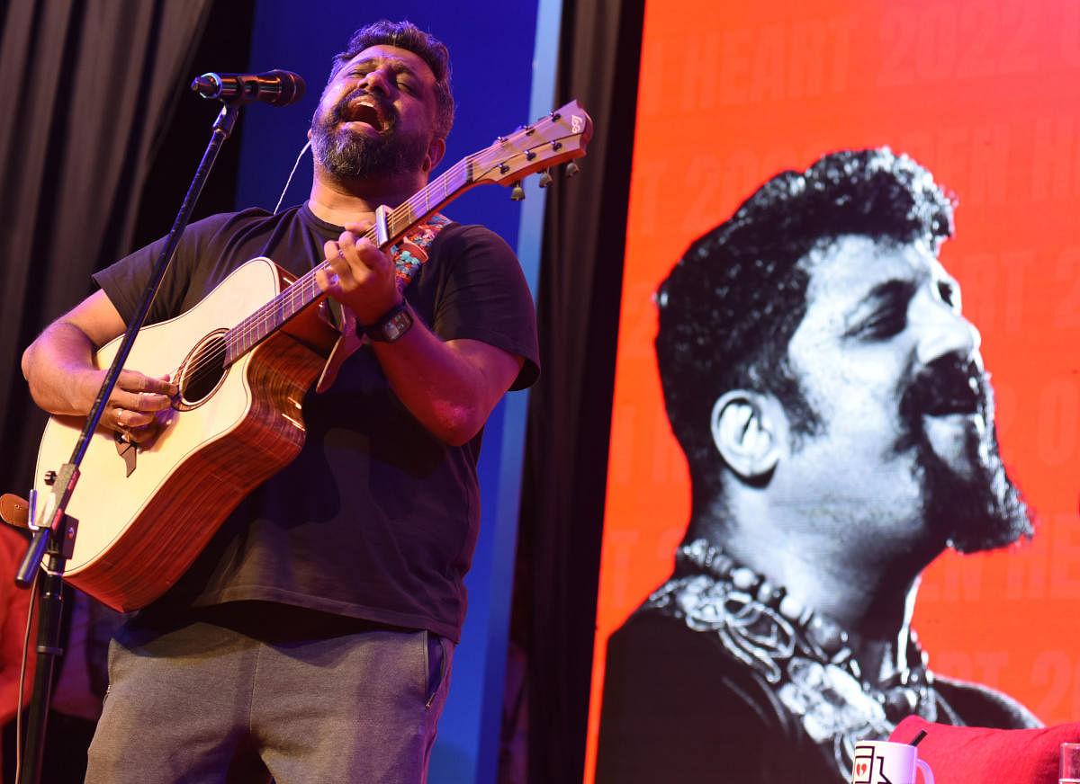 Musician Raghu Dixit performs at ‘Open Heart Fest 2022’ organised by St Joseph’s College on Wednesday. DH PHOTO/PUSHKAR V