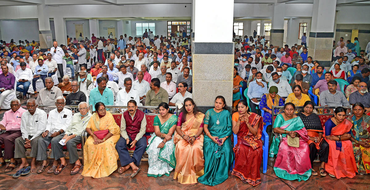 Citizens gather at Janaspandana to air their grievances. Credit: DH Photo
