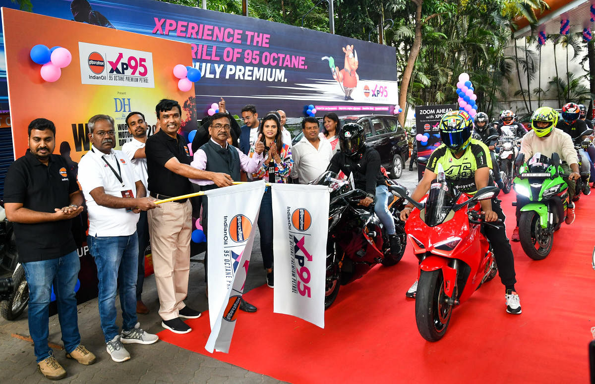 (L-R) Palani Kumar, GM, Retail Sales, IOCL, Karnataka, V Vetriselvakumar, CGM (Corporate Communications) IndianOil, and K Prasad, CGM (Lubes), IndianOil SERVO and others flag off the bike rally.