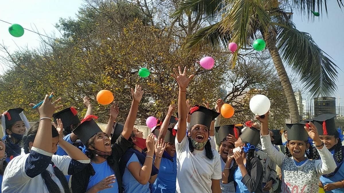 A graduation ceremony for children who visit the Makkala Jagriti centres. 