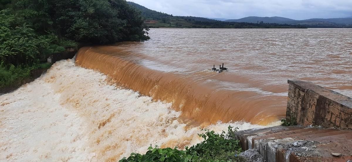 The historic Madagada kere (lake) in Kaduru is overflowing. Credit: DH Photo