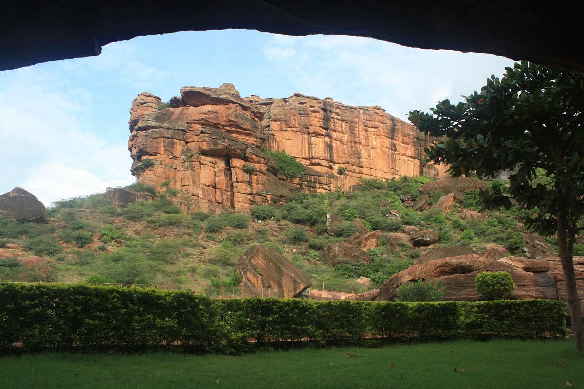The eastern horizon obstructed by a sandstone ridge, as seen from the small cave