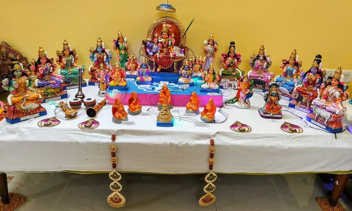 Lalithambika and Navadurga themed dolls have been displayed by Sundar M N.