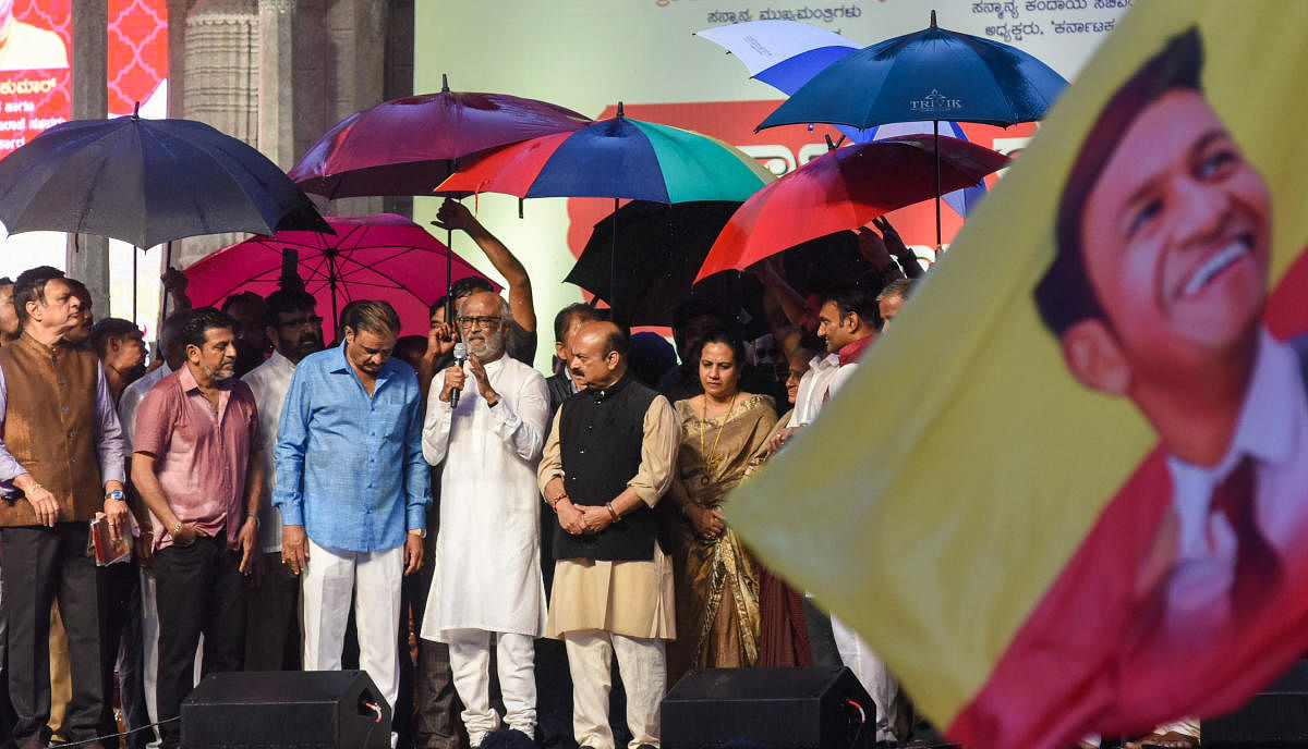 Superstar Rajinikanth speaks at the function. Actor Shivarajkumar, Chief Minister Basavaraj Bommai and Ashwini Puneeth Rajkumar are seen. DH Photo/Pushkar V