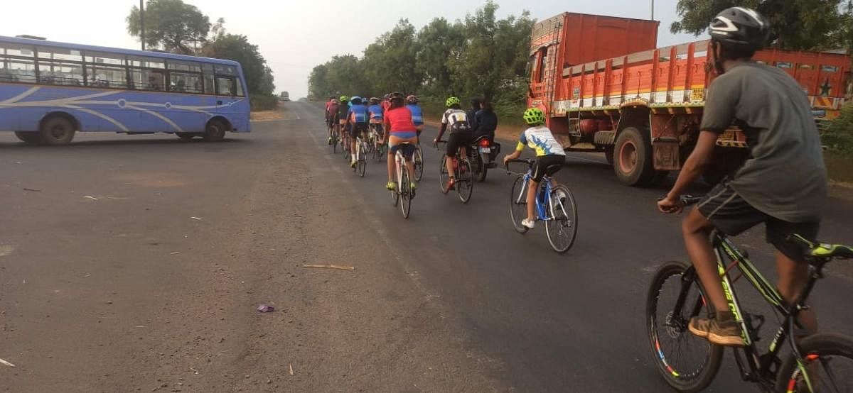 Young cyclists during one of their morning training sessions on the Vijayapura-Hubli bypass on the outskirts of Bagalkot. Credit: DH Photo