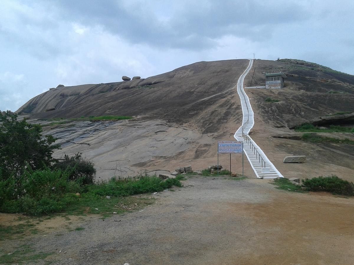 Views from the Mandaragiri hills.