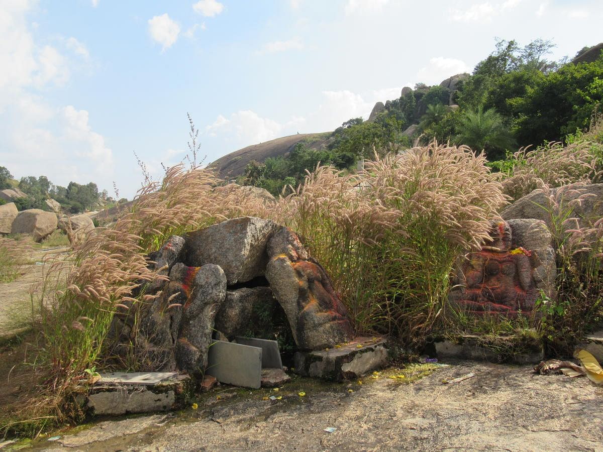 Views from the Mandaragiri hills.