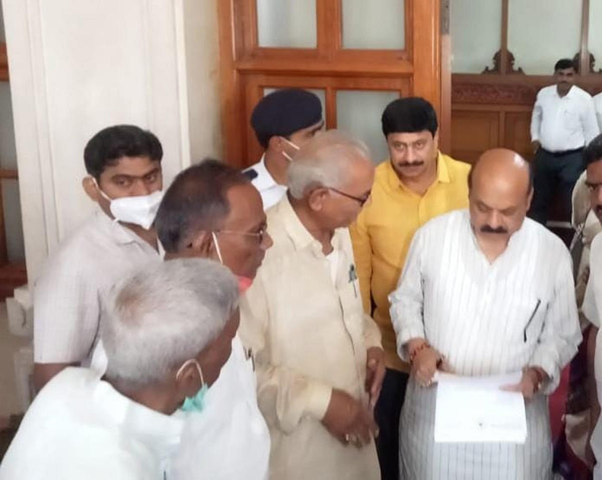 Dalapatis submit a memorandum to Chief Minister Basavaraj Bommai demanding to fulfil their demands.