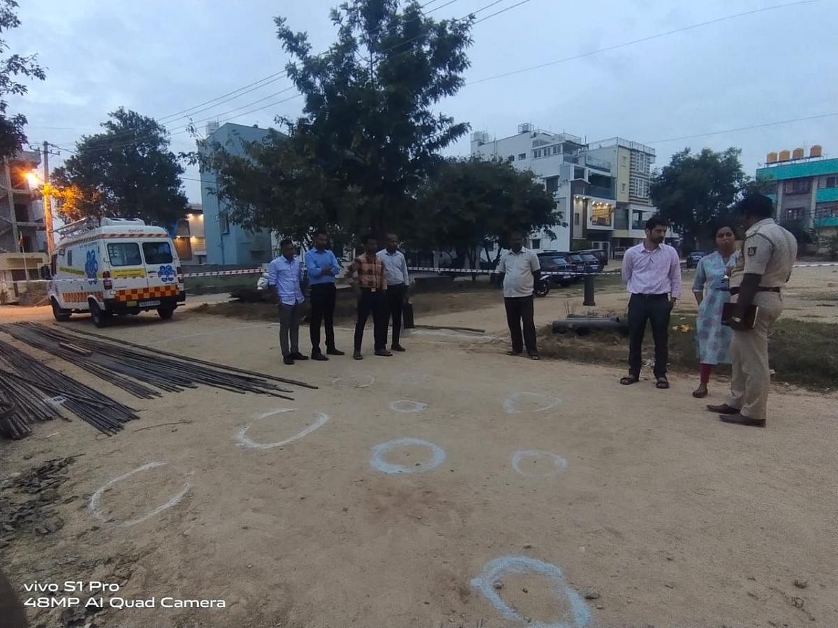 Police question locals at the construction site in KR Puram where the shootout took place on Thursday. Credit: Special Arrangement