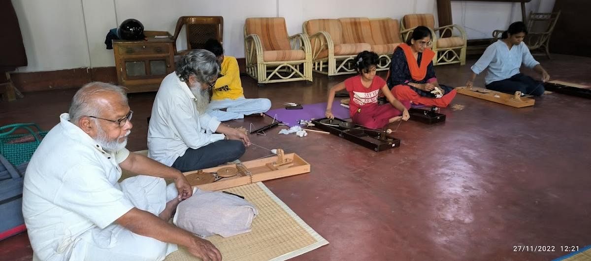 People attend a spinning workshop in Mysuru. 