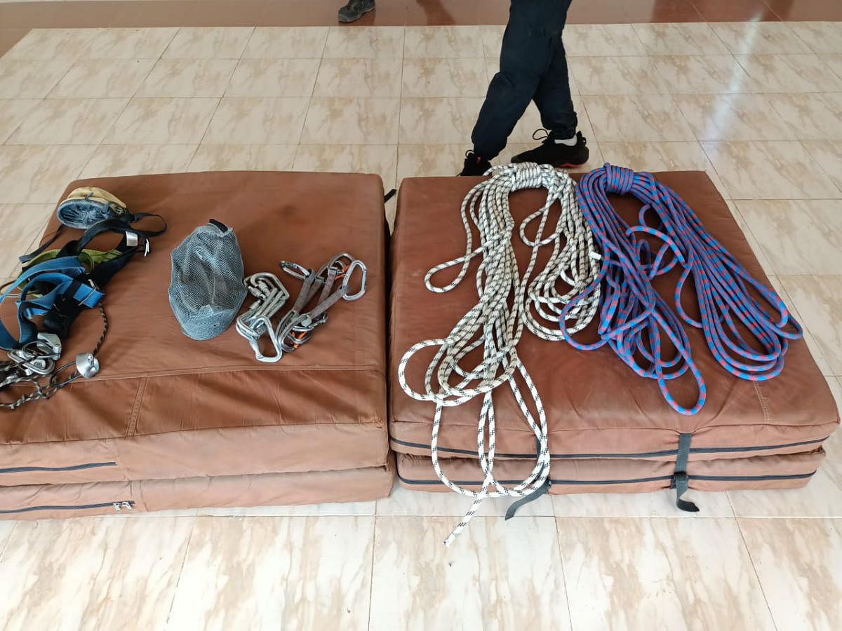 They used ropes, harnesses, and equipment like carabiners and quickdraws for climbing. Credit: GGI
