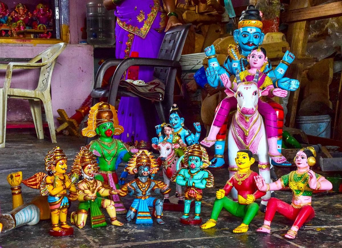Idols of various sizes designed by Kinnal artisans.  