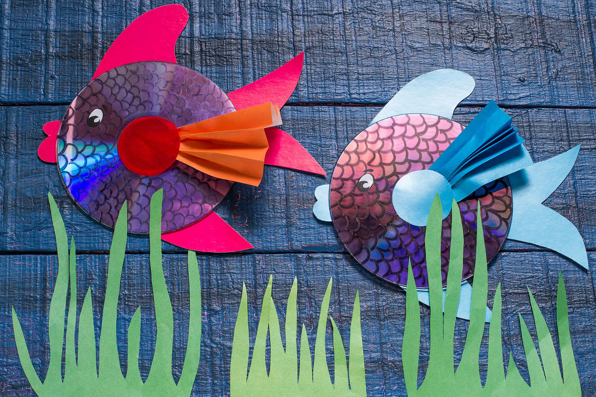 Create cute fish or birds using CDs.