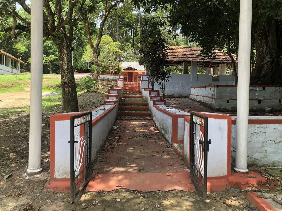 The Pannangalatamme temple gateway in Armeri. 