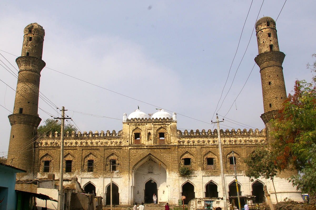 The entrance to the dargah built in honour of Sufi saint Shaik Sirajuddin Junaidi.  