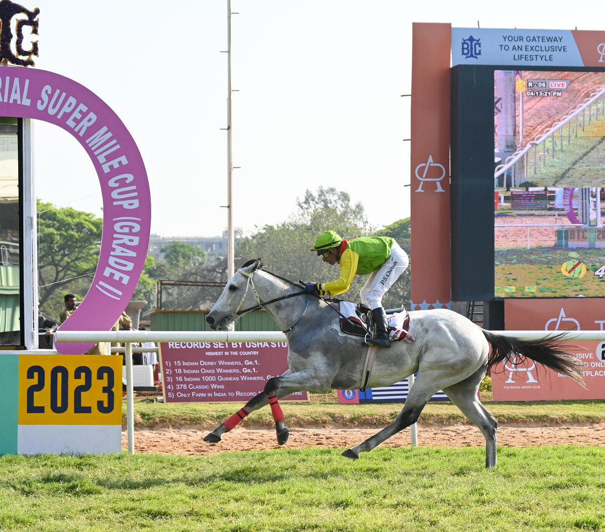Jockey PS Chouhan and his horse Northern Lights won the Major P K Mehra Memorial Super Mile Cup at the Bangalore Turf Club in Bengaluru on Sunday. DH Photo/ B H Shivakumar