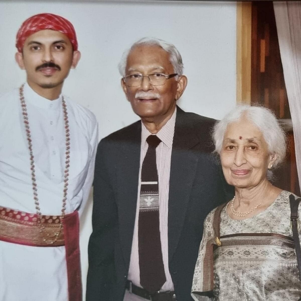 The author (extreme left) with Boverianda Chinnappa and Nanjamma in 2018. Photo courtesy: Iynanda Dinesh Monnappa, Cauvery Studio, Ammathi.