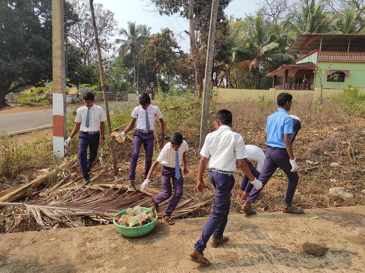 Students participate in a cleaning drive. 