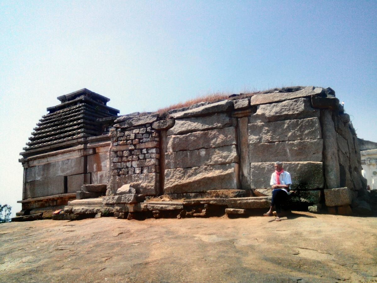 A side view of the Harihareshwara temple.