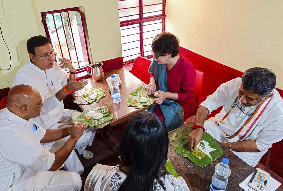 Priyanka Gandhi Vadra with Congress leaders DK Shivakumar, Randeep Surjewala and others at a dosa shop during her visit to the poll-bound Karnataka. Credit: PTI Photo