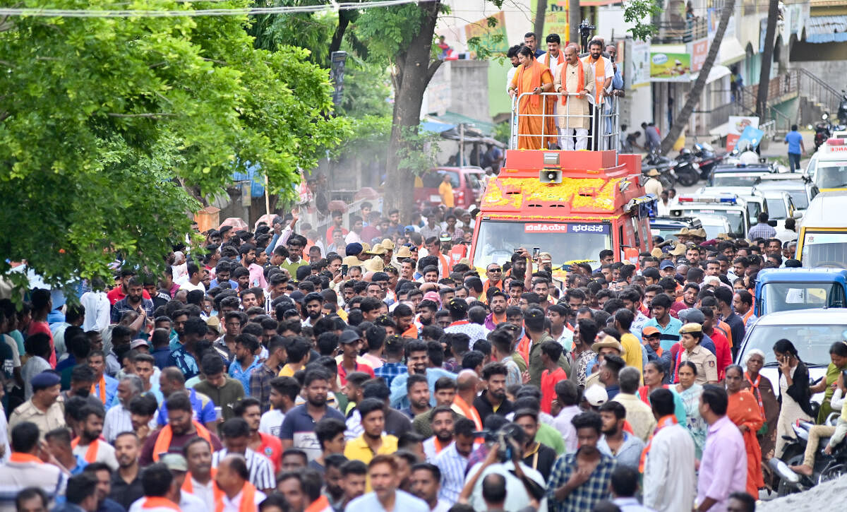 Bommai campaigns for the party candidate L Nagendra at the Chamaraja assembly segment. Credit: DH Photo