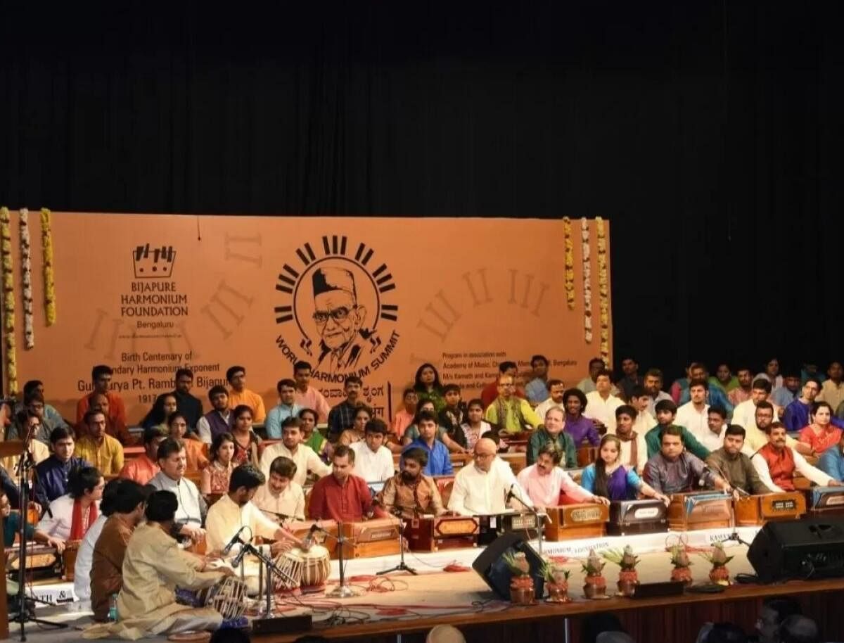The Bijapure Harmonium Foundation hosted a Harmonium Summit in 2018 to mark the centenary year of Ravindra Katoti’s guru Pandit Rambhau Bijapure.